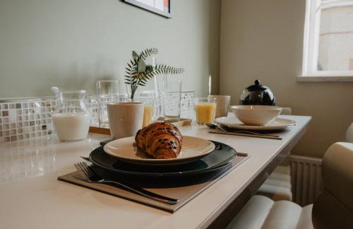 Coyle House, 3 bed,Corby, super kings or twins, driveway, free wi-fi, corporates welcome - Foto 14