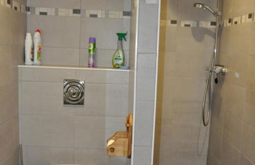 Grand appartement sud avec balcon et parking - FR-1-692-6 - Foto 12