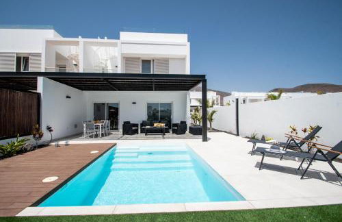 Serena Villa 38 - Heated pool, Sea Views, AC, High Speed Internet - Photo 1