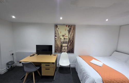 Spacious 3-Bedroom Apartment Near Stratford, 1 Minute From Train Station - Foto 12