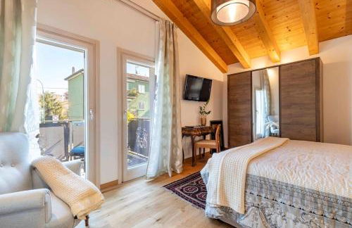 Stylish house near Venice With Parking - Photo 23