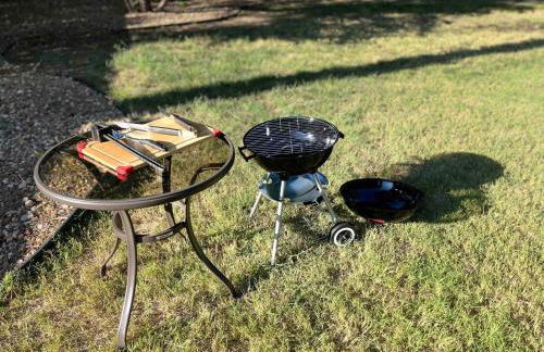 HotTub, King & PoolTable~East Wichita - Foto 33