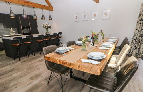 Langley Barn - Photo 8