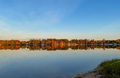 Lakefront Retreat with Pedal Boat and Dock in Kalkaska - Foto 26