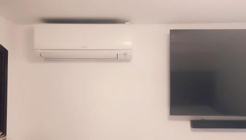 Baldwin, NY 1 Bedroom Apartment Queen Size Bed - Photo 3