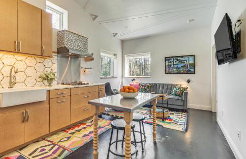 Porch with Swing and Kayaks Rural Mississippi Retreat - Foto 2