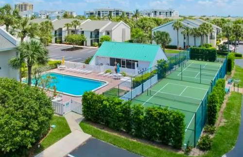 Beachfront paradise Ocean Village Golf Tennis Several heated pools Tiki bar Pickleball insite sports bar and restaurant and much more - Foto 58