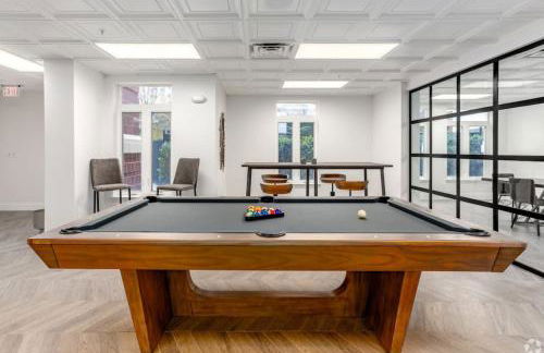 Stylish 4 Bed - 2 Mins to Stadium - Free Parking - Gym - Views - Foto 35