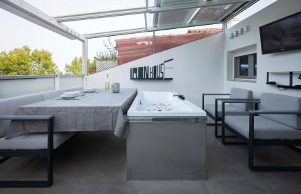 Iron House - Penthouse with Bathtub in Golden Mile & Roman Bridge - Foto 36