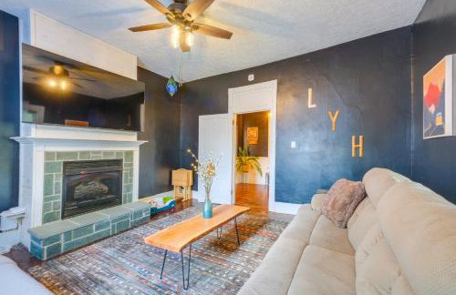 4 Mi to Liberty U Huge Home with Yard and Hot Tub - Foto 6