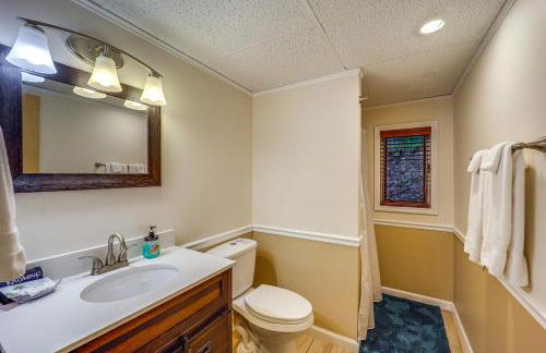 Senic Views, Game Room! Family Cabin in Deep Gap - Foto 25