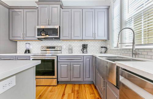 Spacious 5BR Urban Retreat with Balcony & Pool - Foto 30