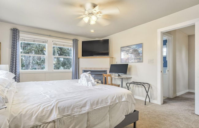 2BR Central Location Big Backyard & Dog Friendly! - Photo 4