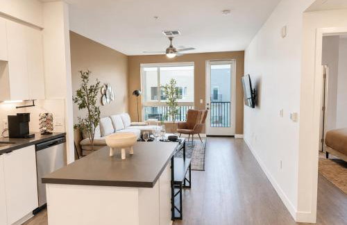New Oasis Near Disneyland Pool Gym Free Parking - Foto 44