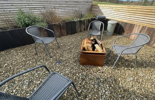 Beudy at Pentrecelyn - a gorgeous barn conversion with hot tub - Foto 9