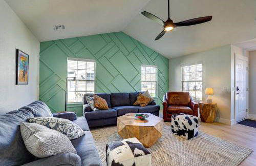 Chic Bentonville Home with Patio and Fire Pit! - Foto 6