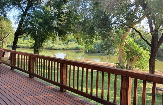 Ekuthuleni River Front Chalets - Photo 11