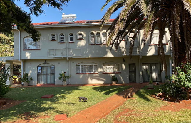 Luxurious 4 bed With Pool in Helensvale - 2255 - Foto 6