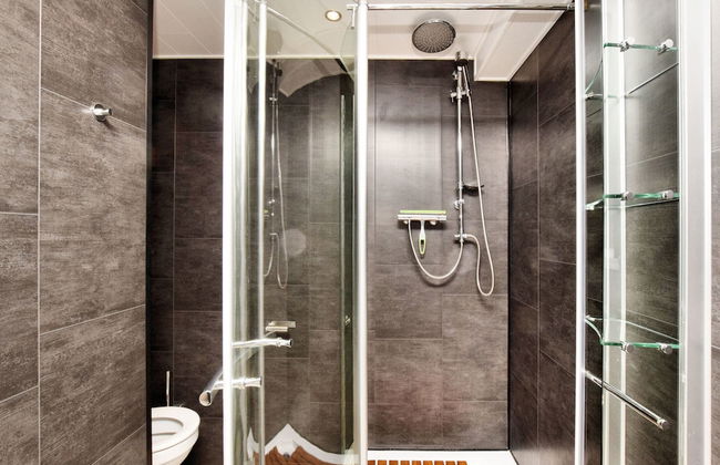 Modern Family Home With Wellness - Photo 20