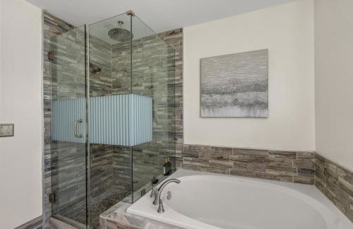 5 BedRooms Family retreat with GameRoom Near DC & Qunatico - Photo 26