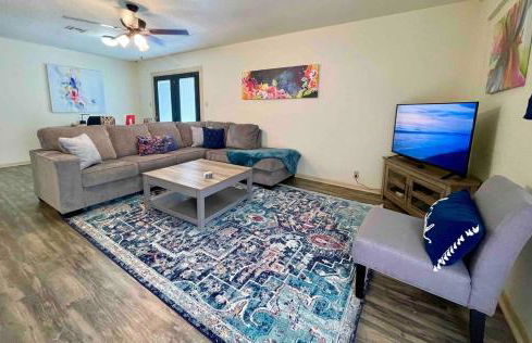 Cheerful Watercolors in 2BR Cottage - Foto 1