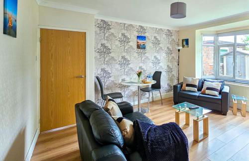 Cosy 2-bed apartment with free parking & ramp access - Foto 18