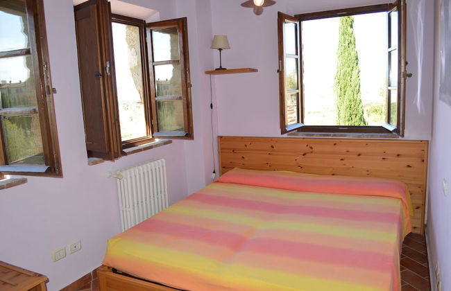 House With Private Garden in the Crete Senesi - Photo 3