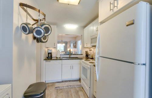 Swim and Relax St Helena Island Gem with Deck! - Foto 10