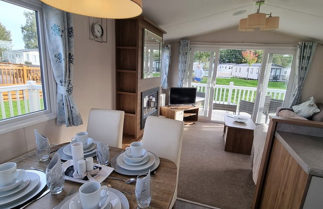 Immaculate 8-bed Cabin in Tattershall Lake - Foto 1