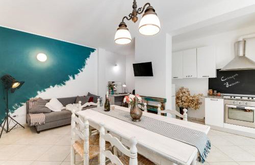 Campus House - Photo 1