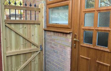 Stunning 1-bedroom annexe flat with own entrance near London - Photo 8