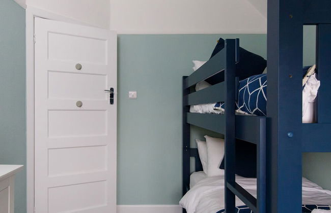 Bright Modern 4 br House 100 Metres From Beach - Photo 25