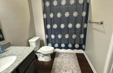 Walk to Stadium, 2 Parking Spots, Balcony & Pool - Foto 9