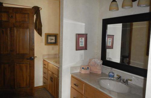 C24, Three bedroom, three bath log-sided, luxury Harbor North cottage with hot tub cottage - Foto 8