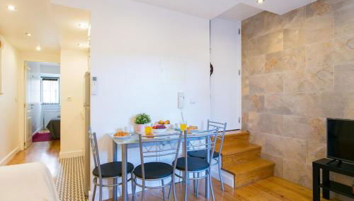 JOIVY Cosy 1-bed flat w/balcony in Alfama, moments from the Port - Foto 5
