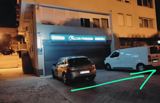 Immaculate Apartment in Center City With Parking - Photo 12