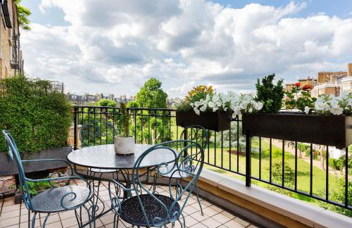 Veeve - Garden Square Serenity - Photo 14