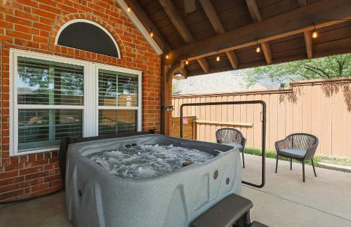 5BD 2BA w Backyard Oasis Pool Jacuzzi Firepit - Foto 4
