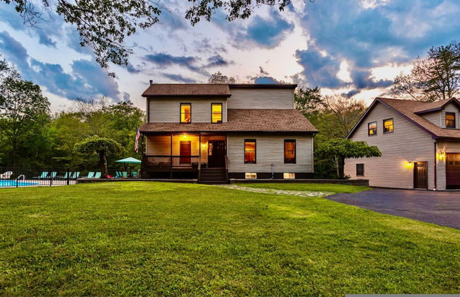 Family Fun Oasis Hot Tub Steam Room Pool Stream Firepit Games - Foto 69