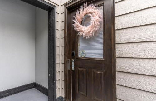 The Electric Bungalow - Photo 23