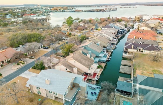 Luxury on Lake LBJ With Hot Tub Firepit & Boat Slip - Foto 47