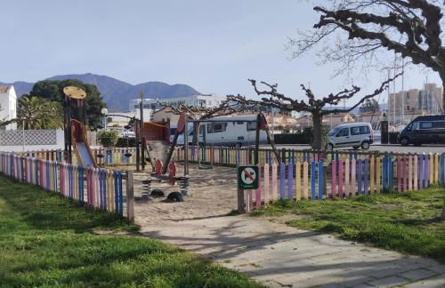 Atico of 3 rooms, total 130m² just for you with a 60 m² terrace, swimming pool, mountain and marina view. - Photo 29