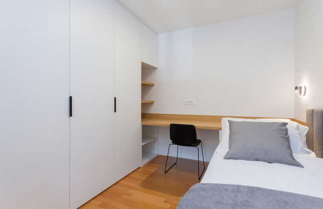 Premium Levant 212 Marina Apartment - Photo 4