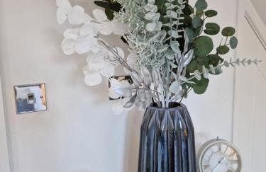 Large 4-bed house for up to 7 guests w 2x parking - Foto 42