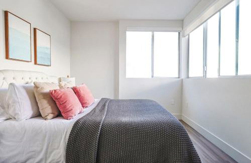 Spacious 2BDR in SM - 5 minutes walk to the beach! - Foto 14