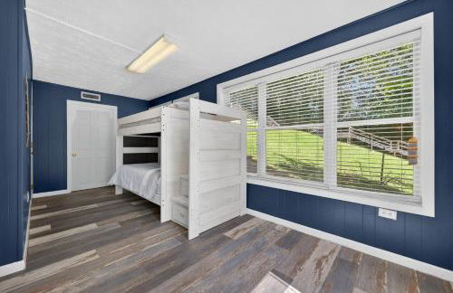 Lakefront Getaway with Private Dock & Scenic Views home - Foto 17