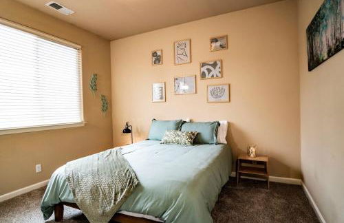 Eat-Sleep-Stroll-Repeat! Walkable Midtown 2BR Home - Foto 5