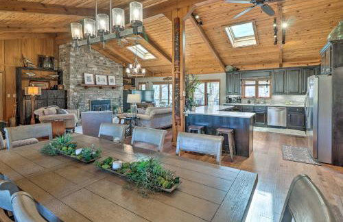 Renovated Riverfront Retreat with Deck and Grill! - Foto 8