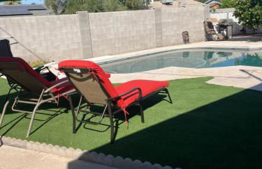 Cozy Home with Sparkling Pool/Pet Friendly - Photo 17