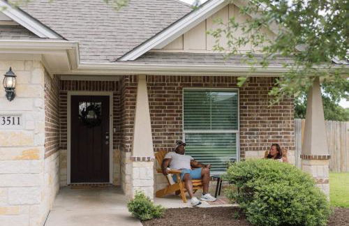 5BD - Backyard - Pool Access - 5 Mins to Texas A&M - Foto 11